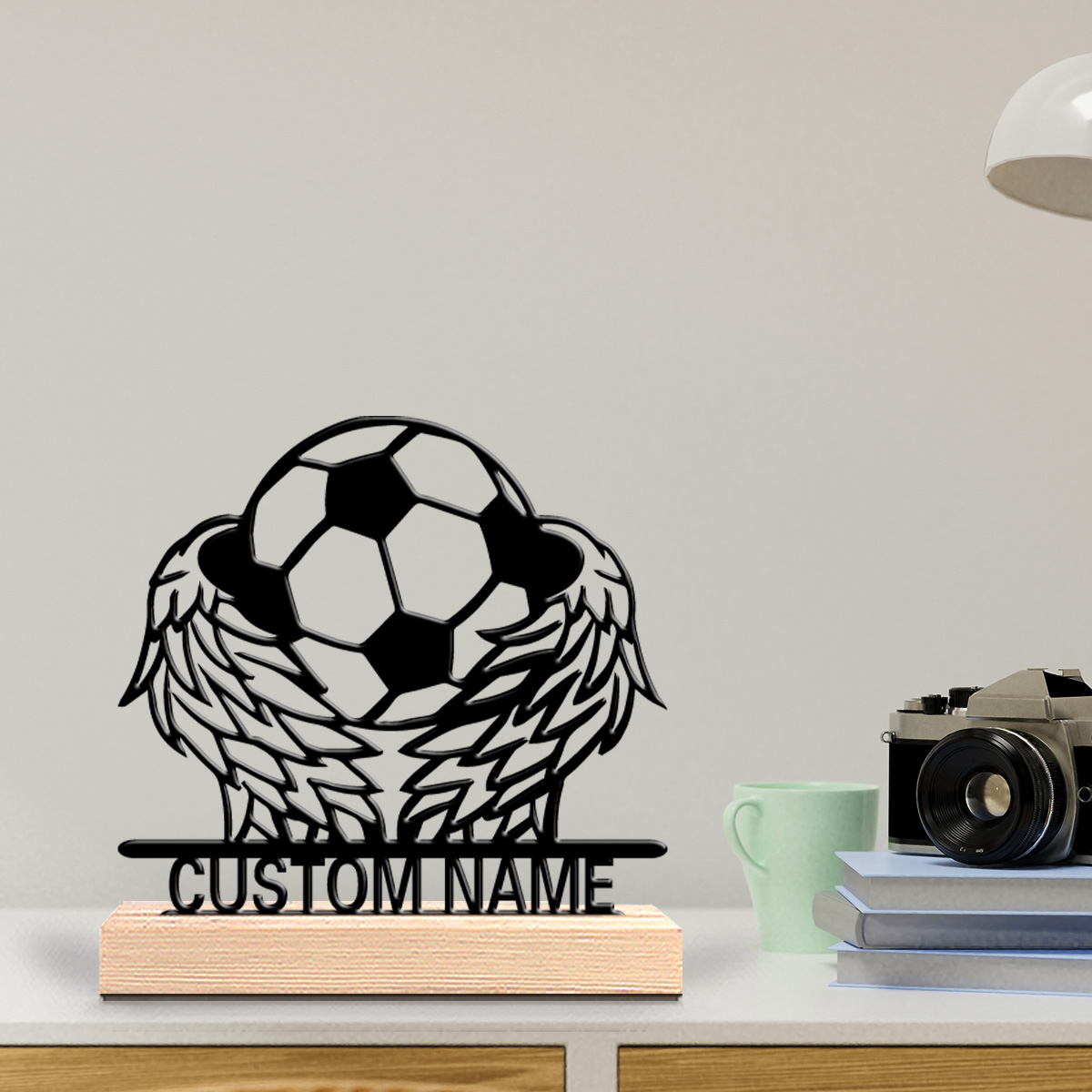 Art Craft Wood - ของตกแต่งโลหะรูปปีกฟุตบอลพร้อมข้อความสั่งทำพิเศษ ฐานไม้ สำหรับเป็นของขวัญเด็ก 1 ชิ้น